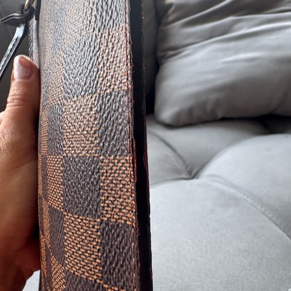 Louis Vuitton Brown Wallet with Iconic Checkered Design - Picture 10 of 12